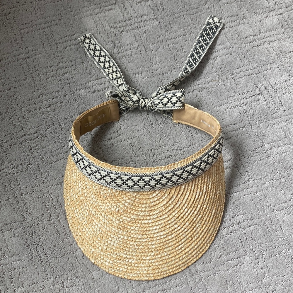 Lyric Gigi Pip - sun visor